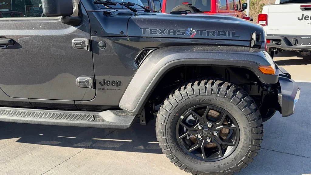 New 2026 Granite Crystal Metallic Clear-Coat Exterior Paint Jeep Texas Trail image 9