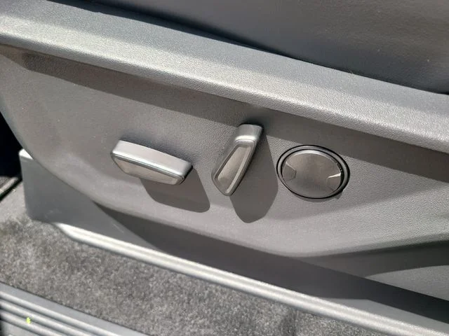 New 2027 Gray Metallic Ford Platinum image 23