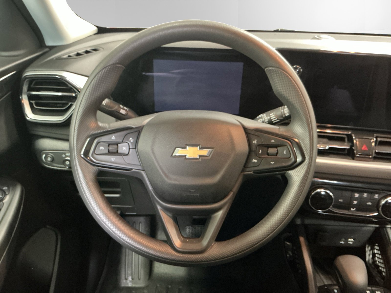Used 2024 Summit White Chevrolet LT image 12