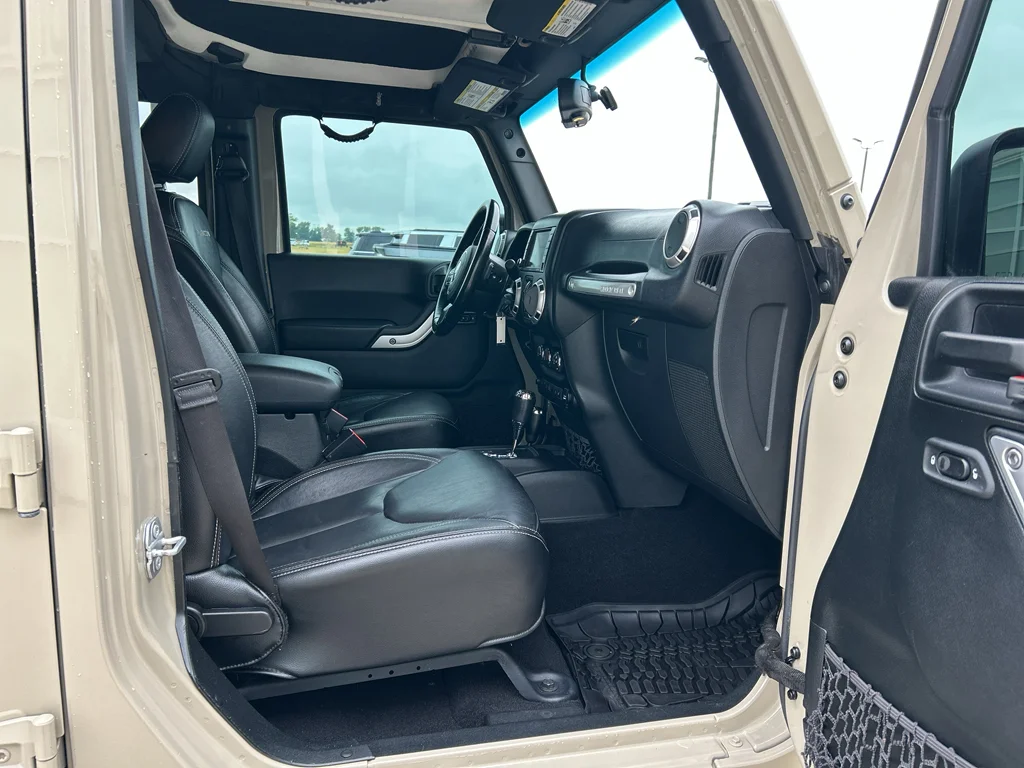 Used 2017 Gobi Clearcoat Jeep Rubicon image 16