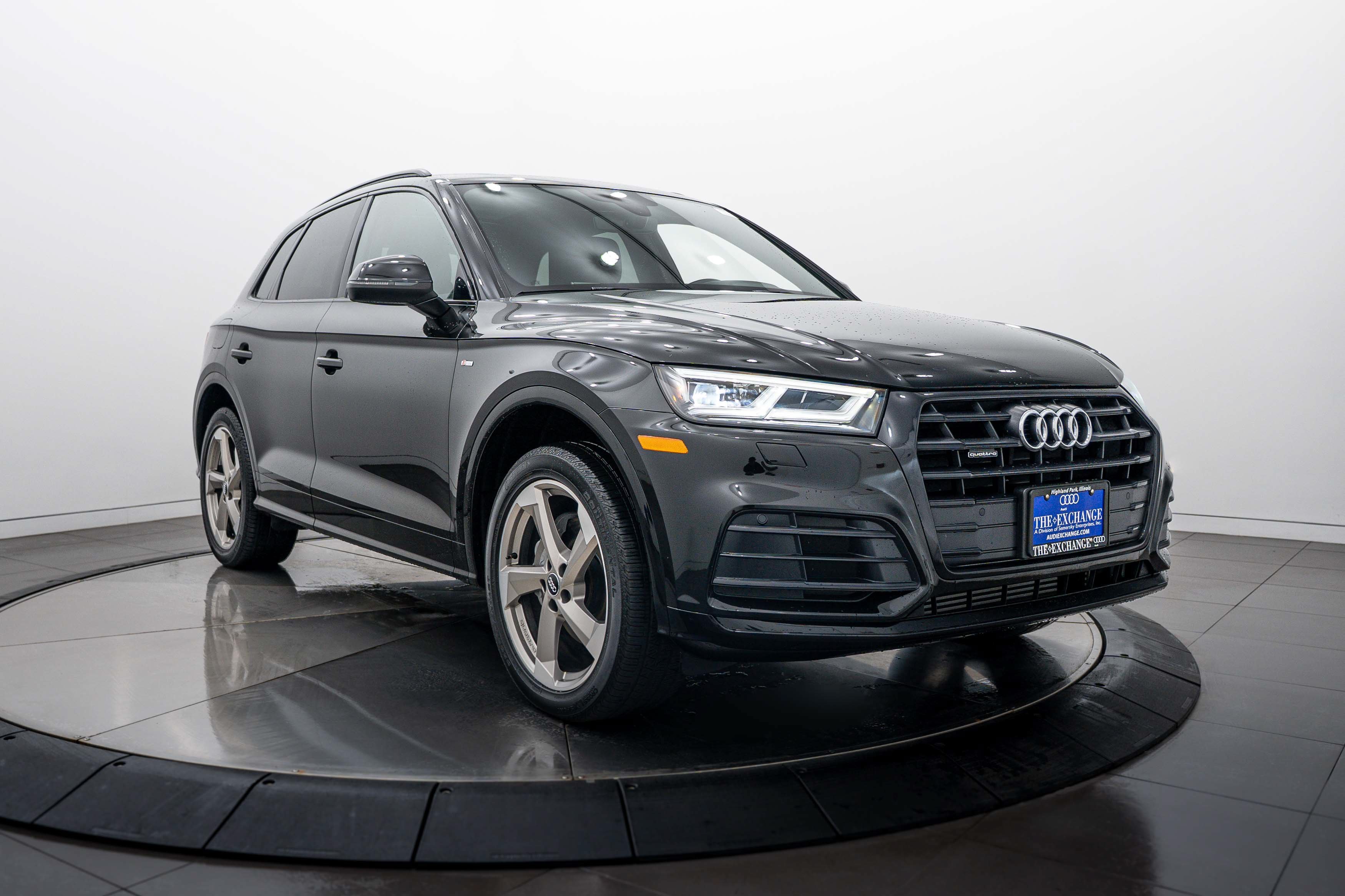 Used 2020 Mythos Black Metallic Audi Titanium Premium Plus image 2