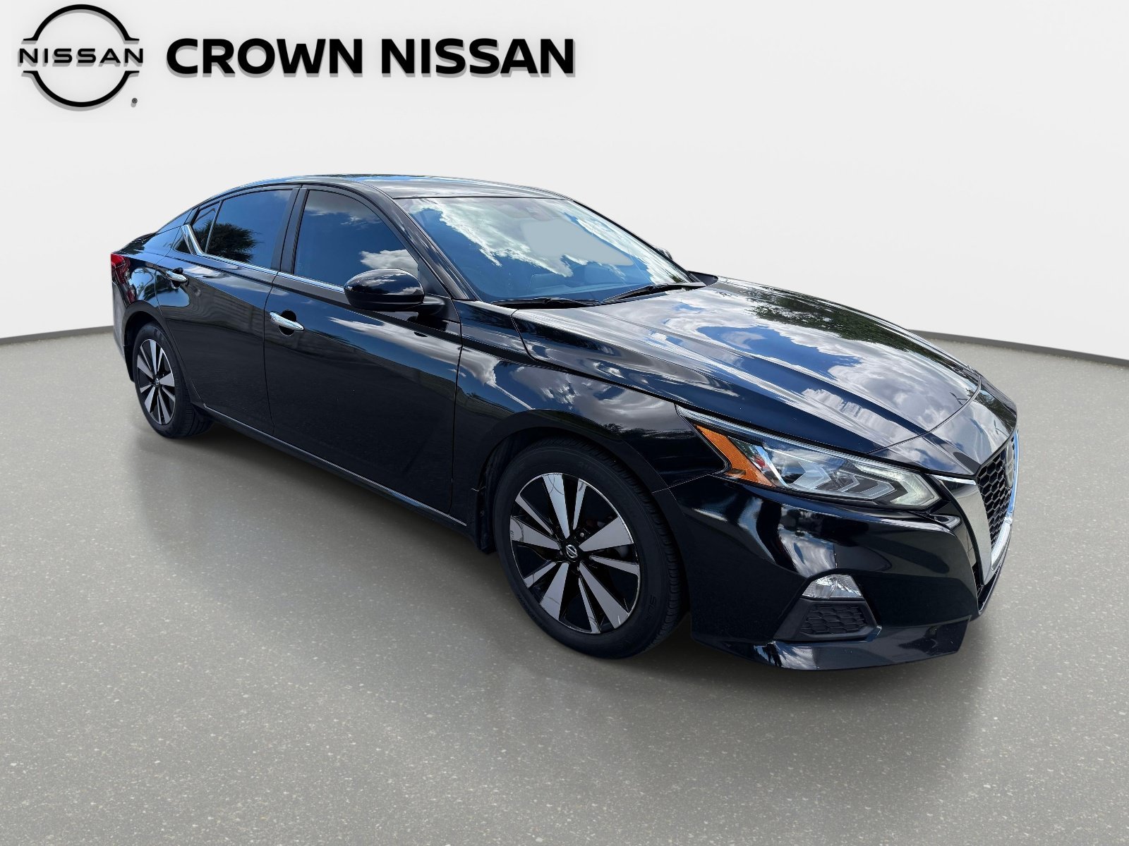 Used 2021 Super Black Nissan 2.5 SV image 9