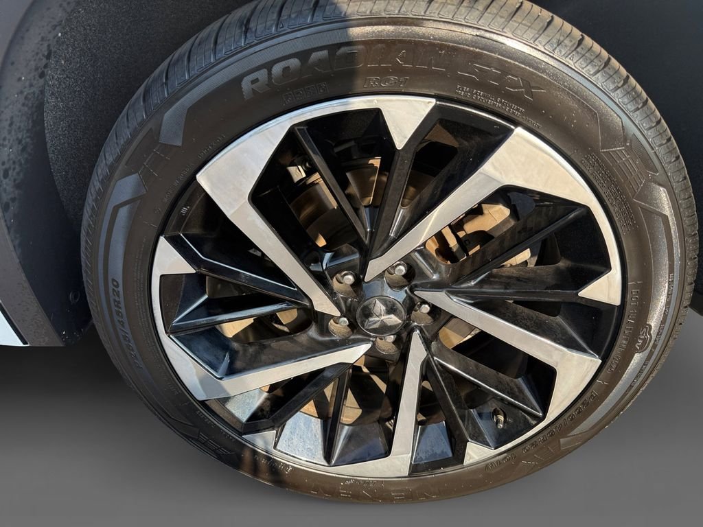 Used 2023  Mitsubishi SEL image 8