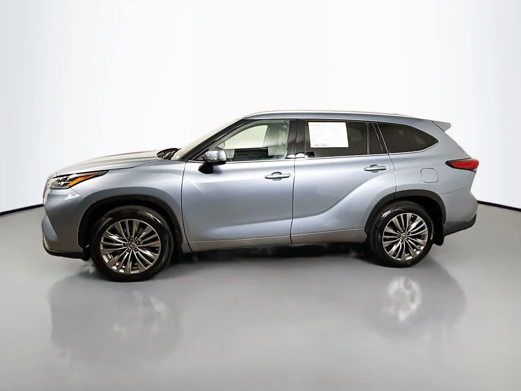 Used 2021 Moon Dust Toyota Platinum image 4