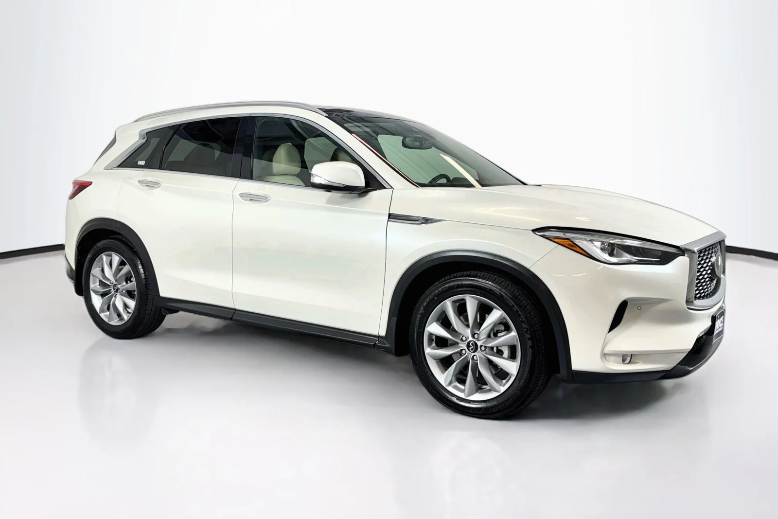 Used 2021 Majestic White INFINITI ESSENTIAL image 3
