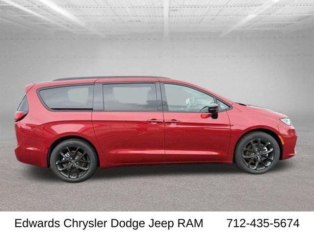 2026 Chrysler Pacifica Select - Photo 10