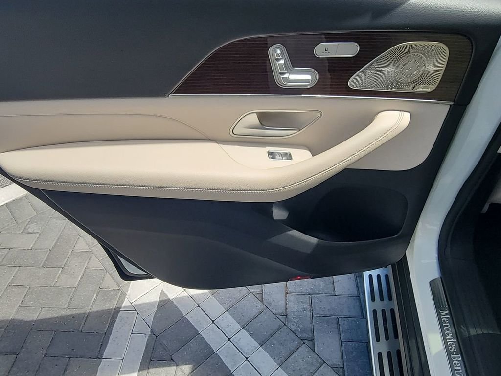 Used 2022  Mercedes-Benz GLS 450 image 22