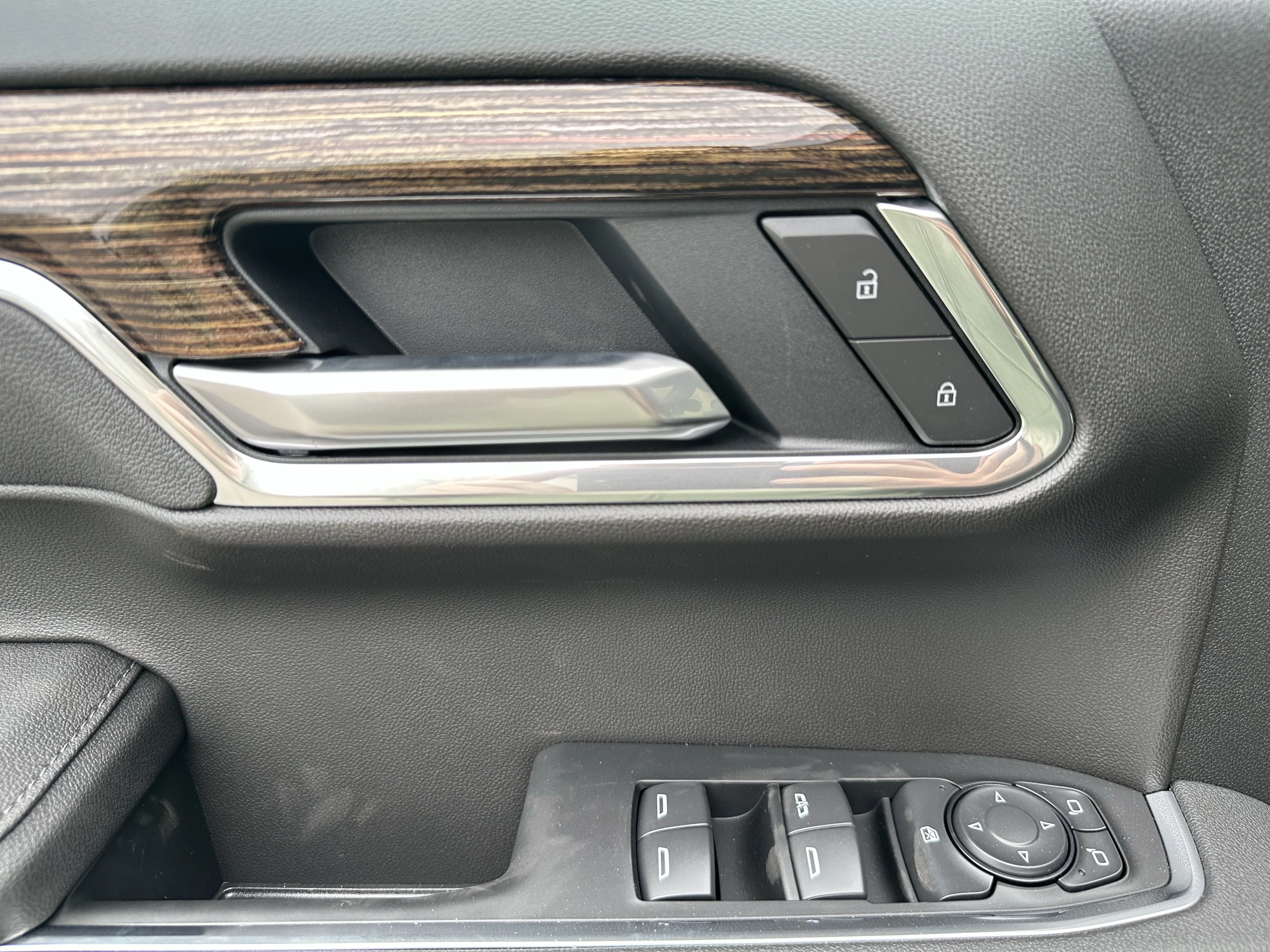 New 2026 Onyx Black GMC Elevation image 10