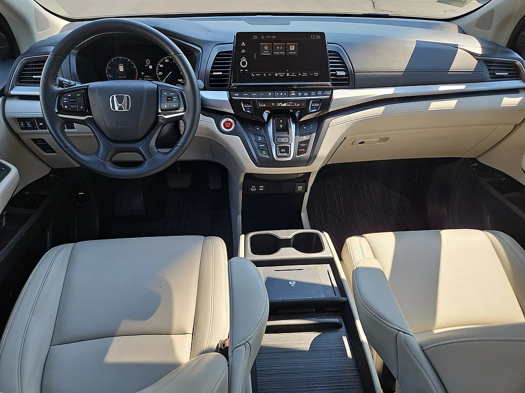 Certified Used 2025 Solar Silver Metallic Honda EX-L image 9