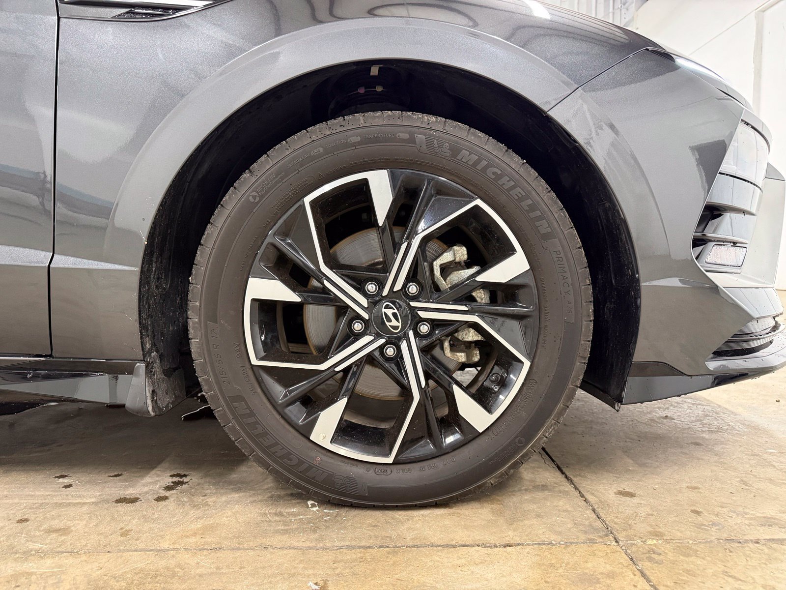 Used 2024 Gray Hyundai SEL image 27