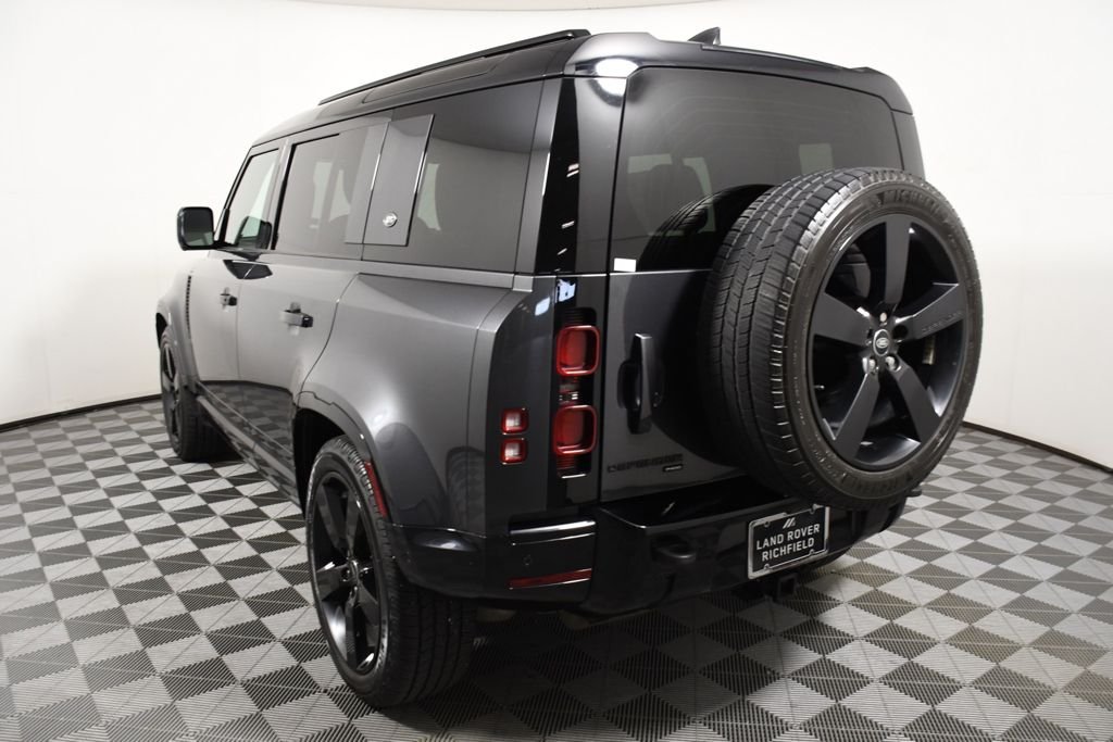 Used 2023 Carpathian Gray Premium Metallic Land Rover X-Dynamic SE image 4