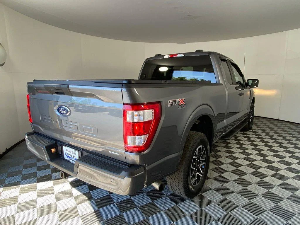 Used 2023 Gray Metallic Ford XL image 5