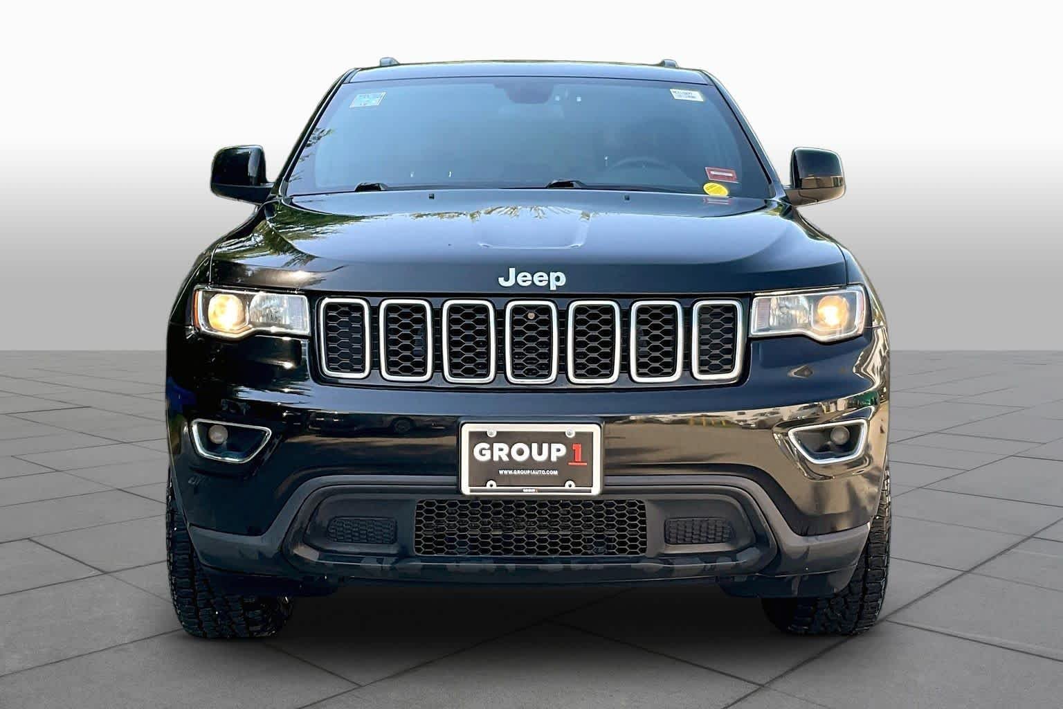 Used 2021 Diamond Black Crystal Pearlcoat Jeep Laredo X image 3