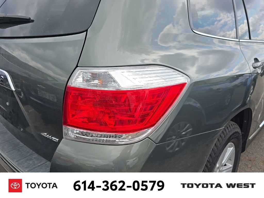 Used 2013 Green Toyota Base Plus V6 image 9