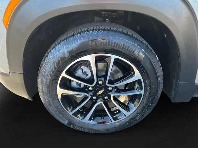 Used 2025 Sterling Gray Metallic Chevrolet LT image 11