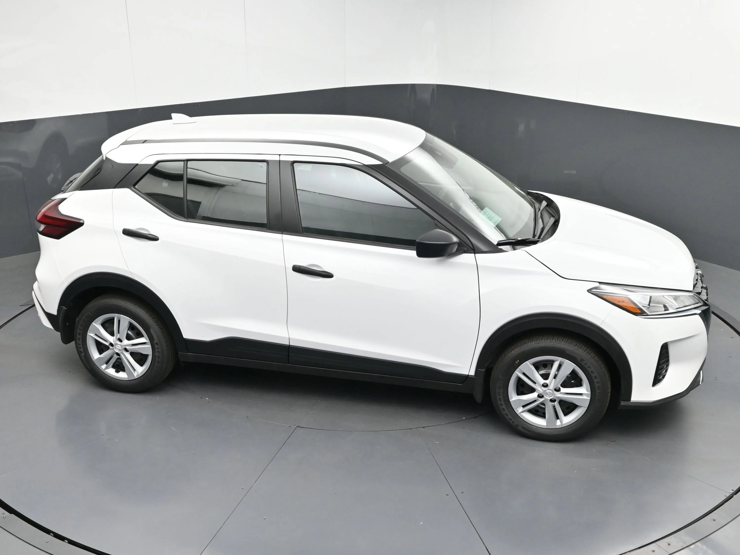 2025 Nissan KICKS PLAY Base - Photo 30