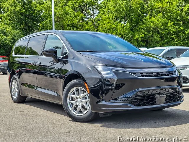 2027 Chrysler Pacifica Select's photo