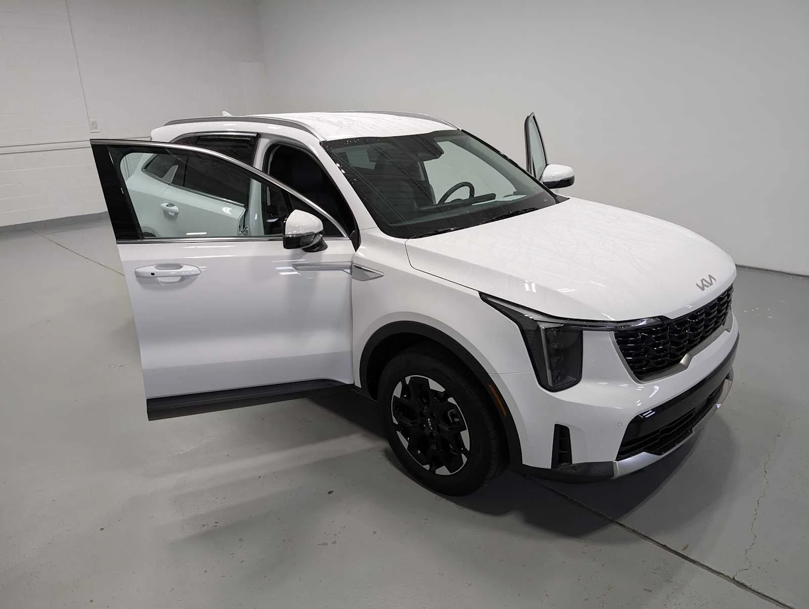 Used 2025 Glacial White Pearl Kia S image 16