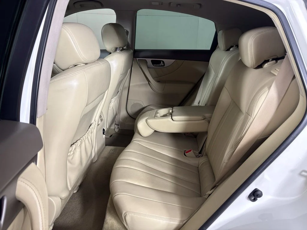 Certified Used 2014 White INFINITI Base image 23