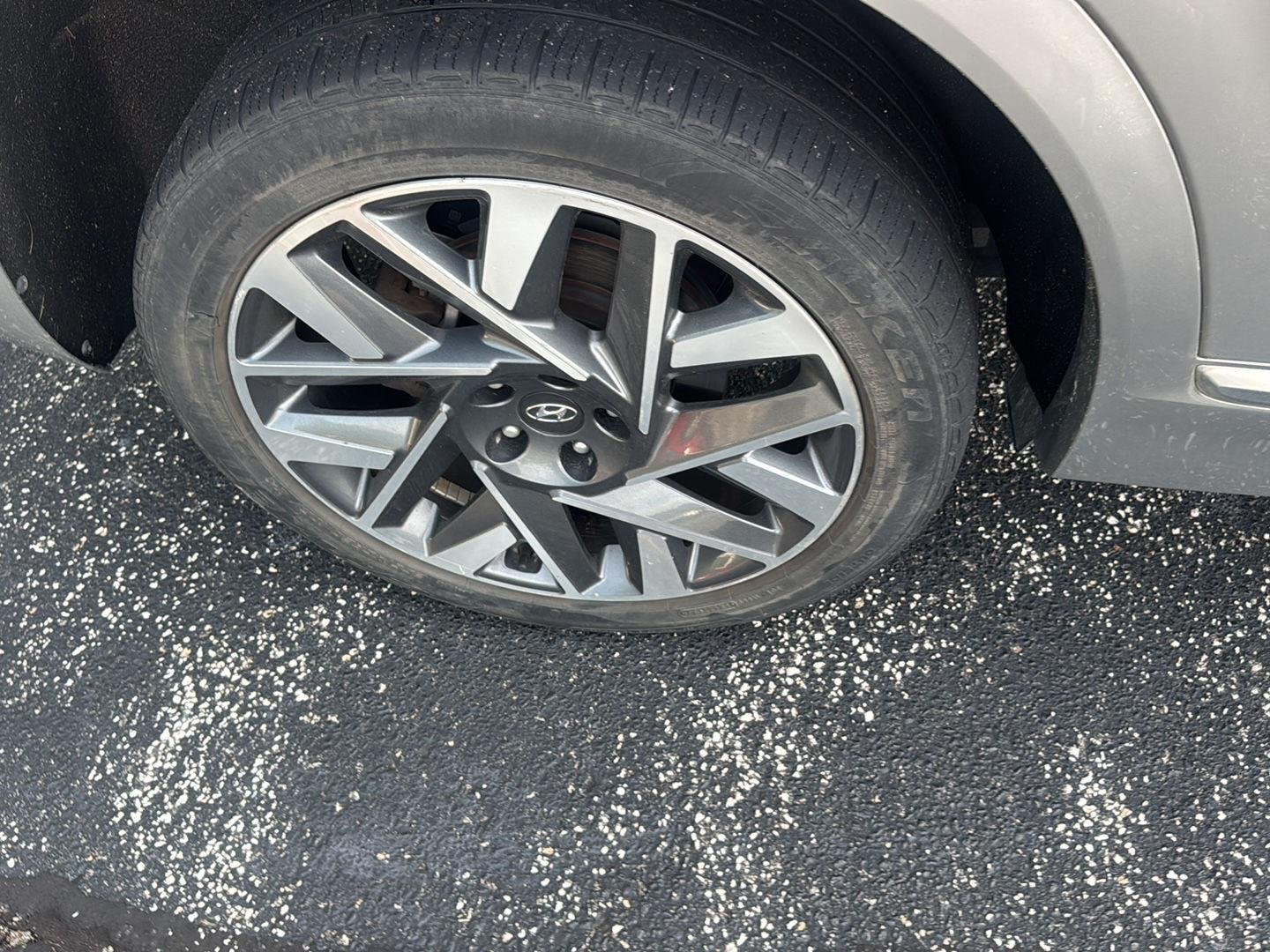 Used 2021 SILVER HYUNDAI  image 10