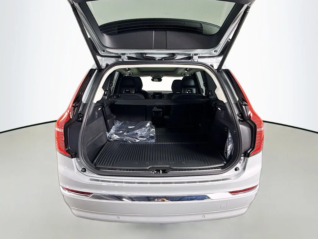 New 2026 Gray Metallic Volvo T8 Plus image 21