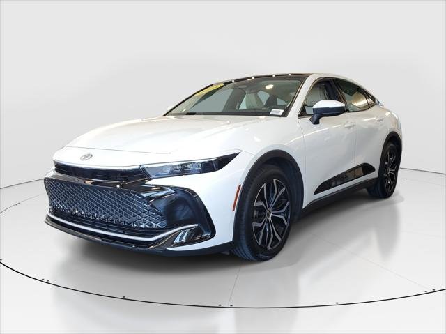 Certified Used 2024 OXYGEN WHITE Toyota  image 3