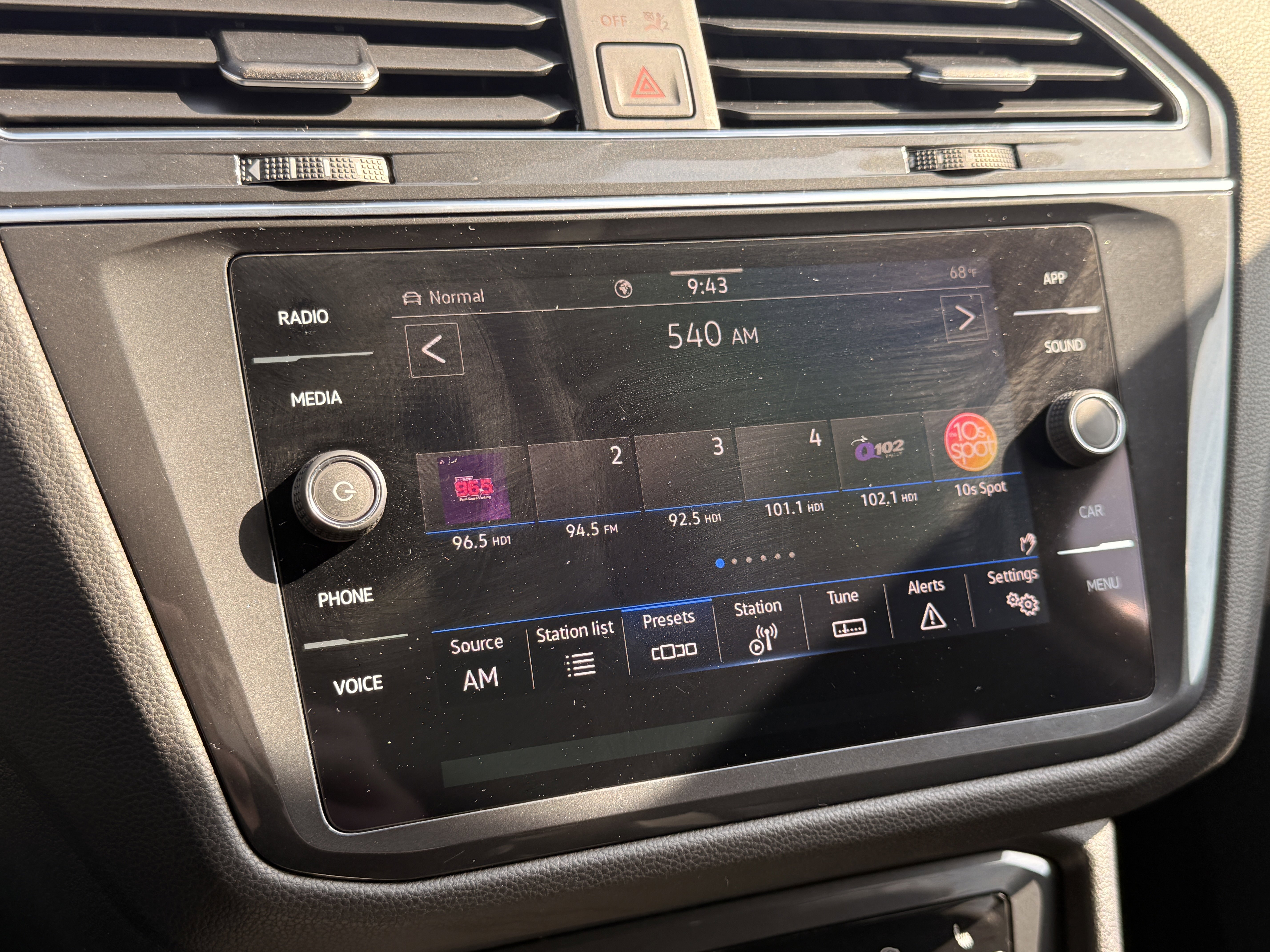 Used 2022  Volkswagen SE image 19