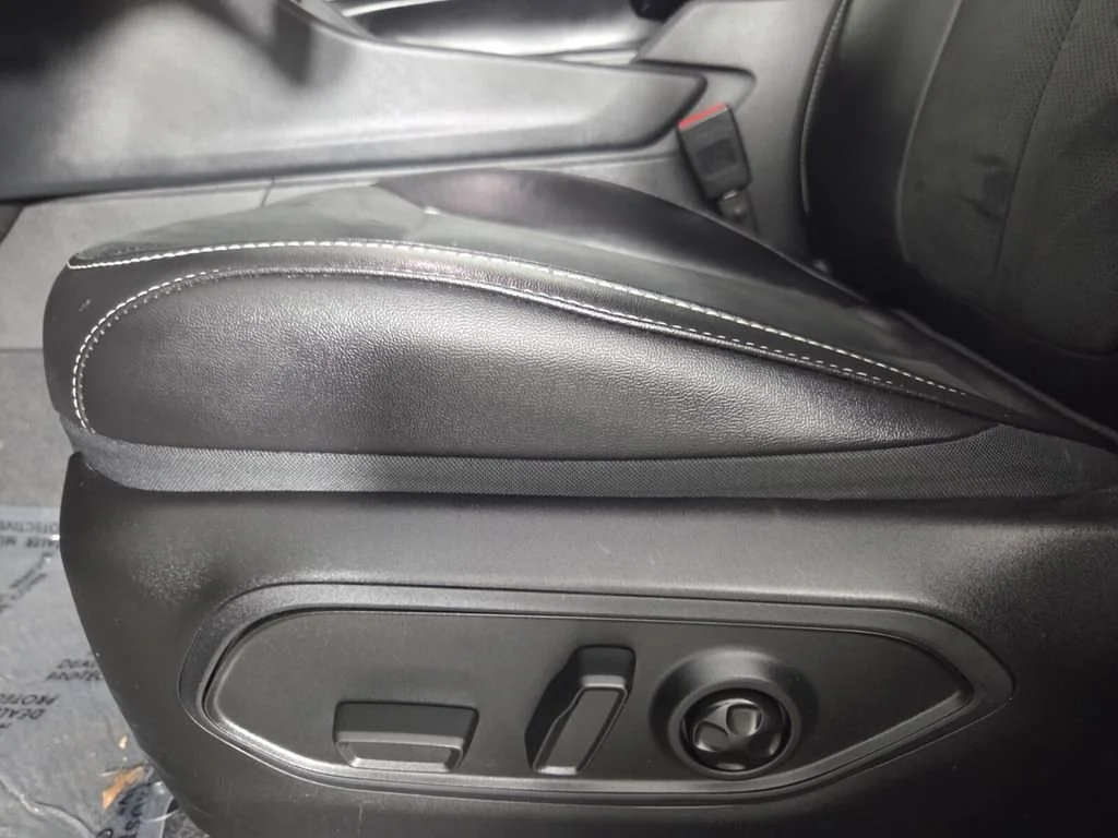 Used 2025 Silver Zynith Jeep Altitude image 14