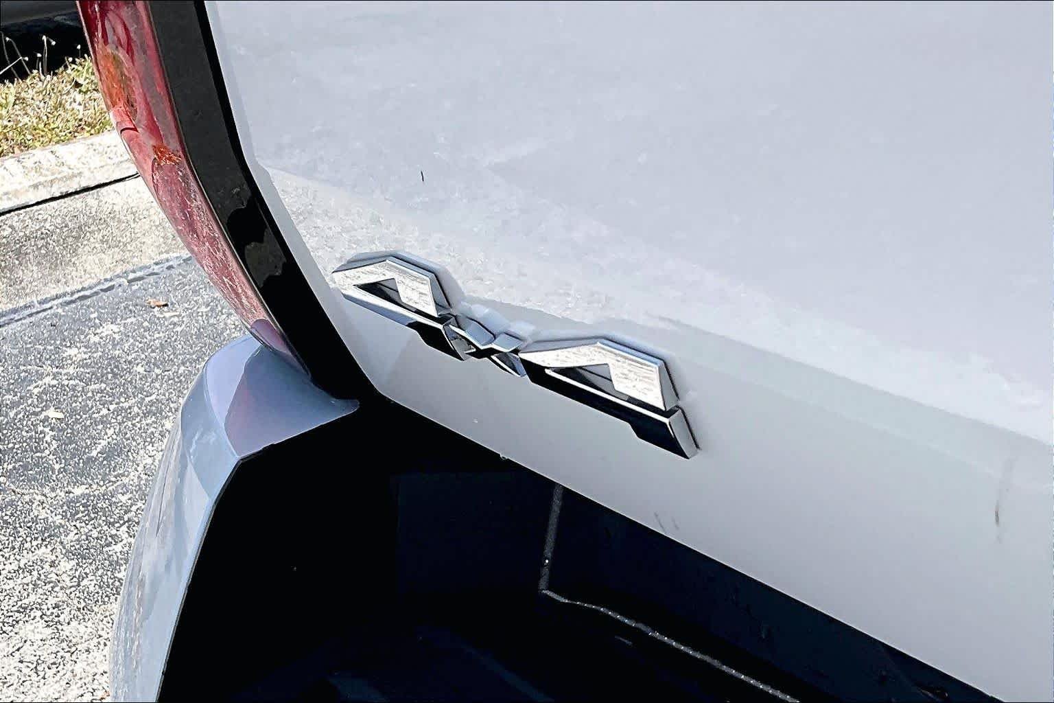 Used 2025 Wind Chill Pearl Toyota Limited Hybrid image 10