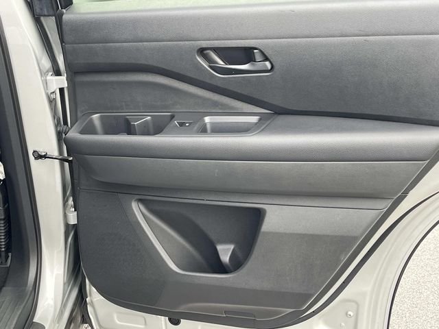 Used 2025 Silver Nissan SV image 21