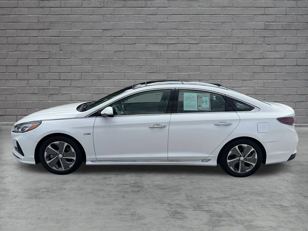 Used 2019 White Hyundai Limited image 3