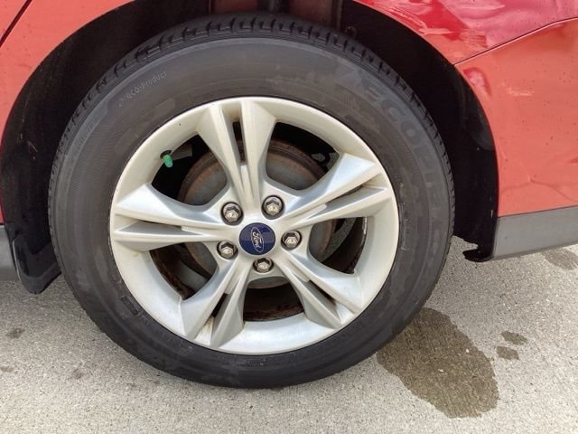 Used 2014 Red Ford SE image 7