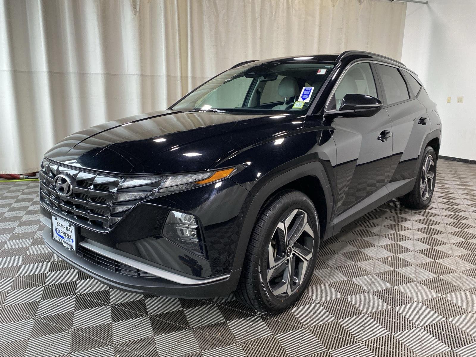 Used 2024 Black Pearl Hyundai SEL image 7