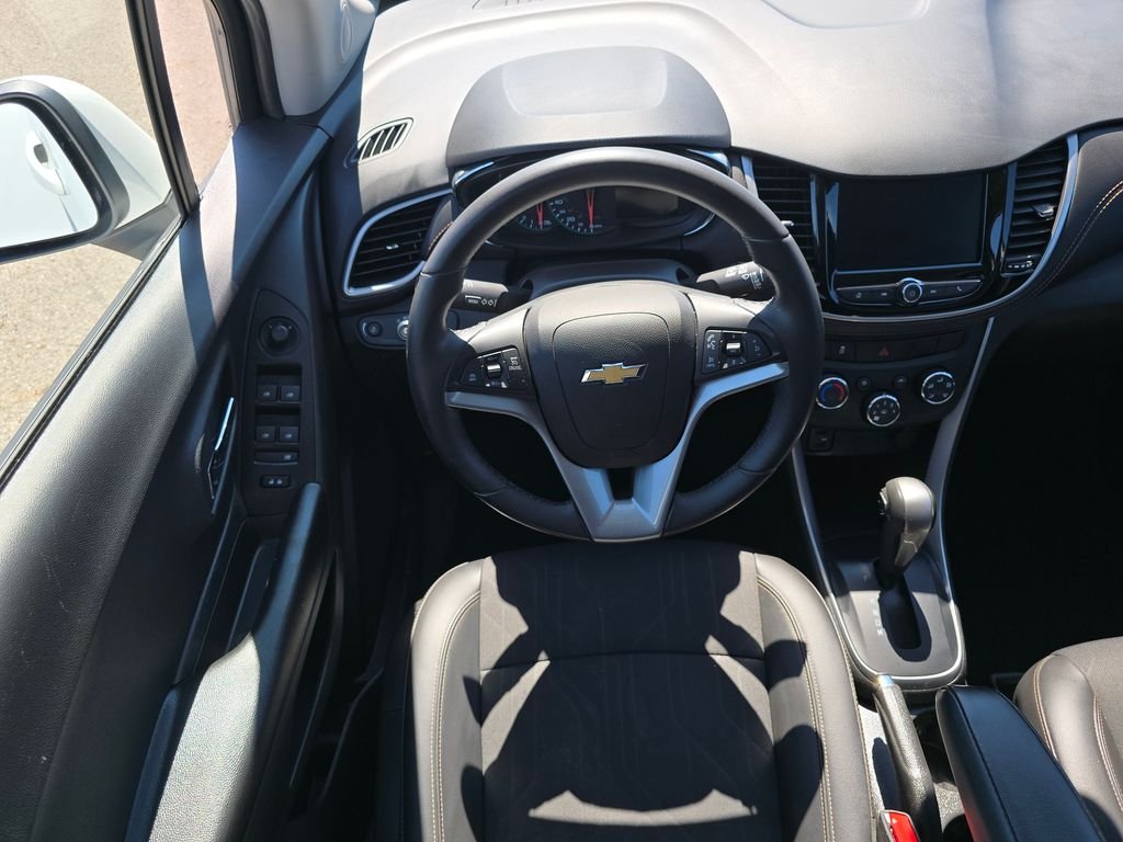 Used 2022 White Chevrolet LT image 17