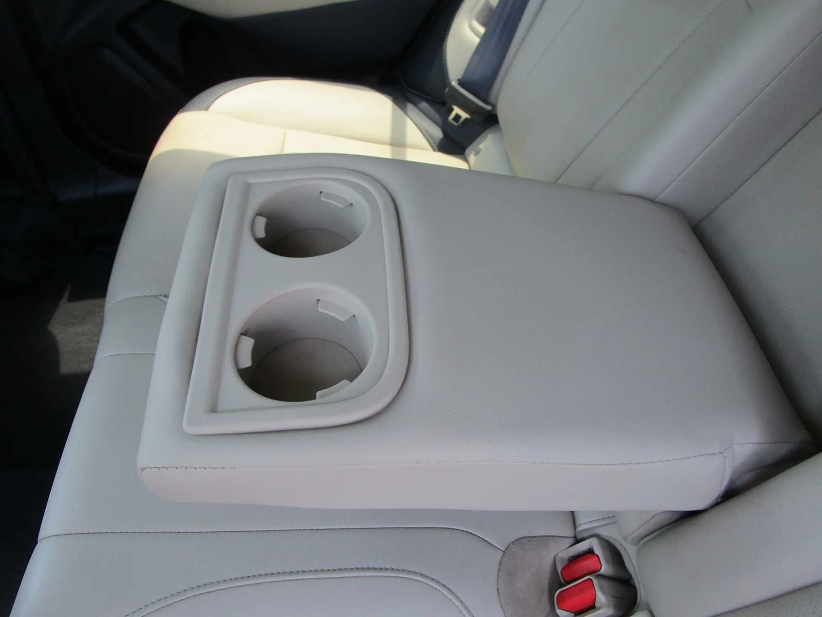 Used 2020 Crystal White Pearl Subaru Limited image 10