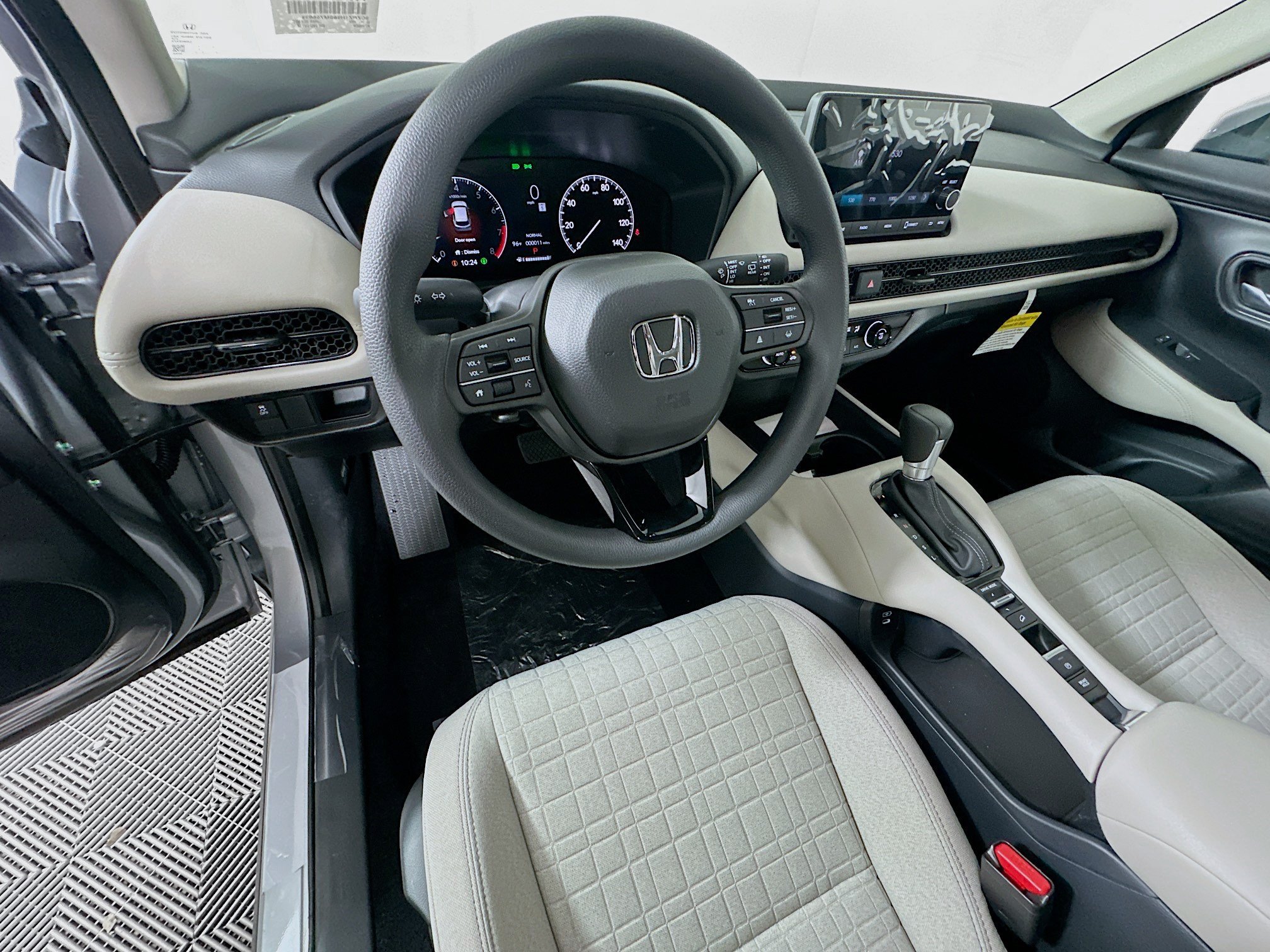 Certified Used 2025 Lunar Silver Metallic Honda 2WD LX image 7