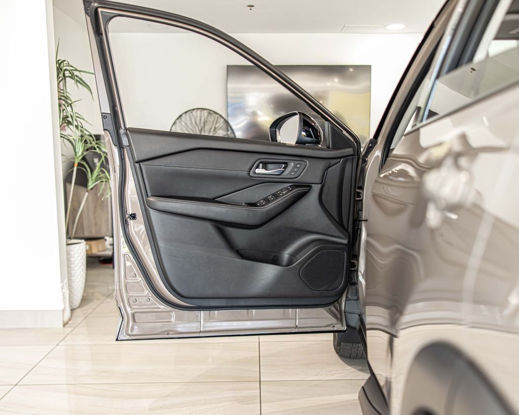 Used 2025 Black Nissan SL image 33