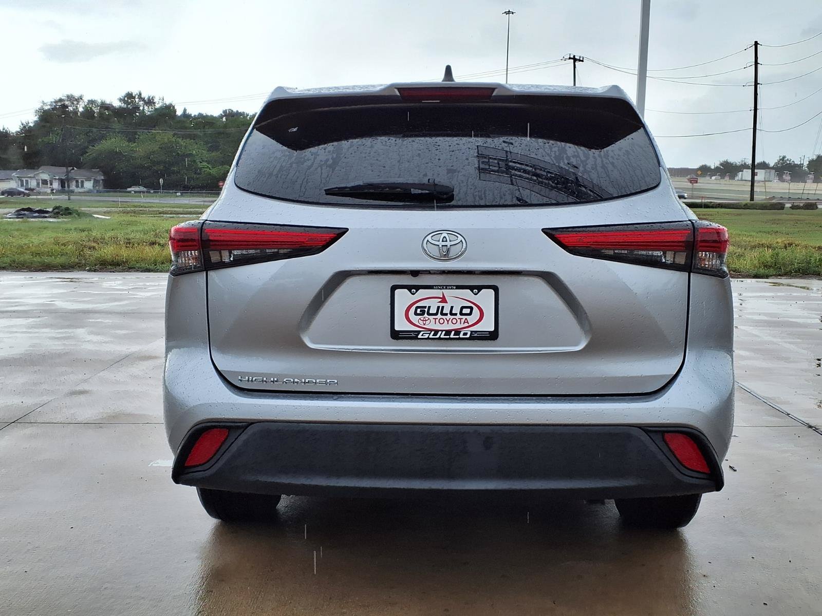 Used 2022 Celestial Silver Metallic Toyota L image 7