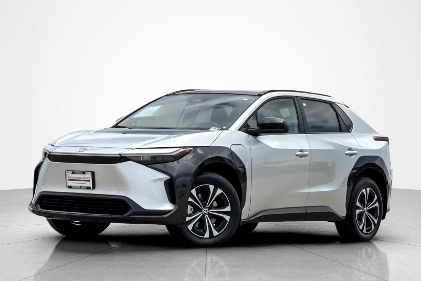 Used 2024 SILVER METALLIC Toyota XLE image 1