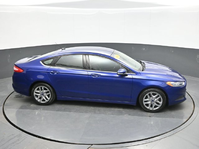 Used 2016 Blue Ford SE image 16