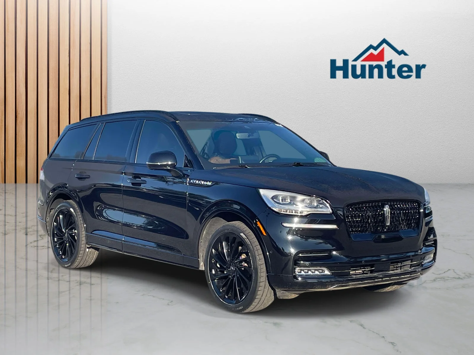Used 2022 Infinite Black Metallic Clearcoat Lincoln Reserve image 1