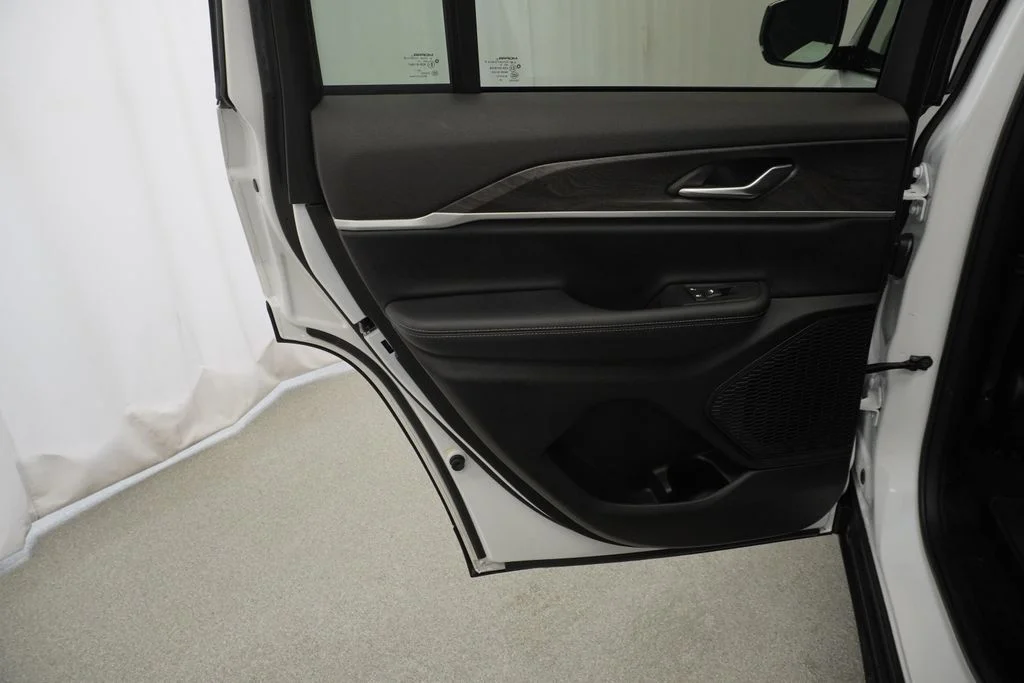 Used 2025 White Jeep Limited image 44