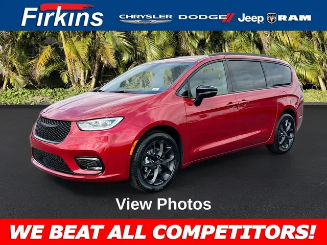 2026 Chrysler Pacifica Select's photo