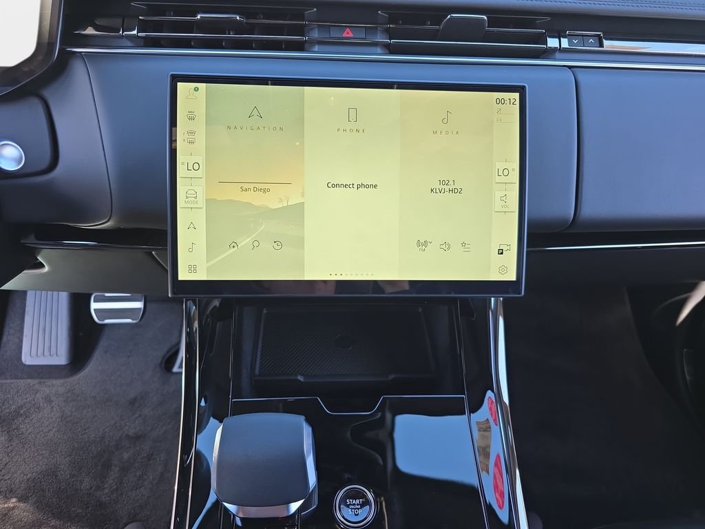 New 2026 Santorini Black Land Rover Dynamic SE image 21