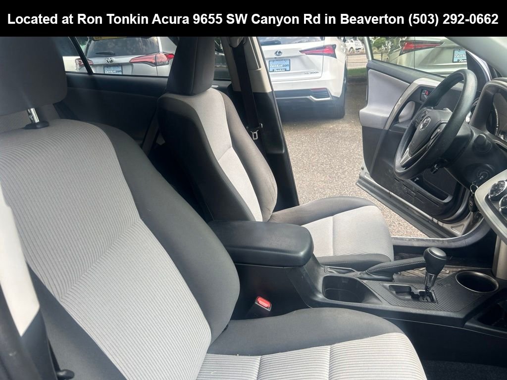 Used 2014 Classic Silver Metallic Toyota LE image 13