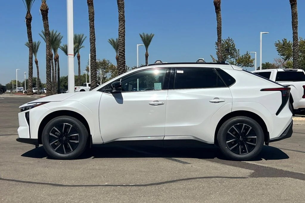 New 2026 Wind Chill Pearl Toyota XLE image 7