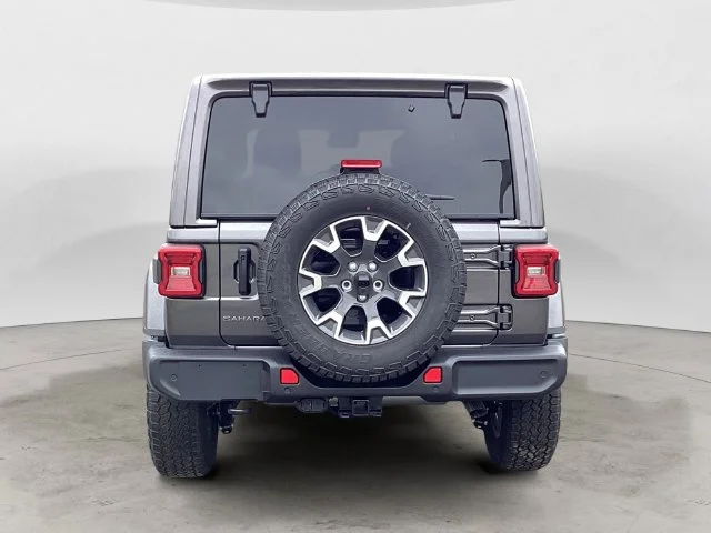 New 2026 Crystal Metallic Jeep 4-DOOR SAHARA image 5