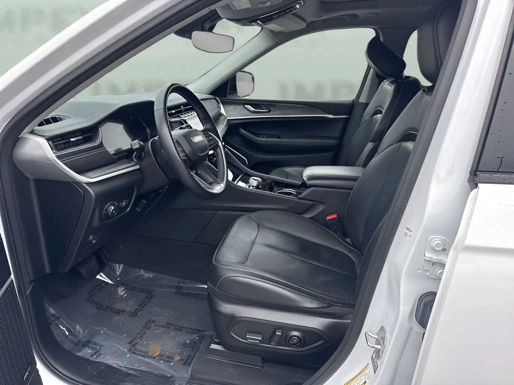 Used 2022 White Jeep Limited image 10