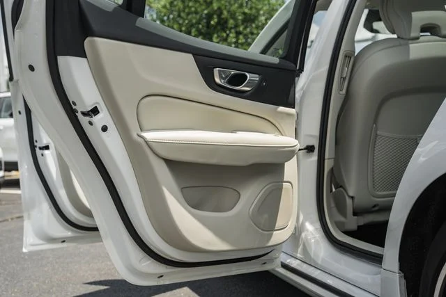 Certified Used 2024 Crystal White Volvo Plus image 33