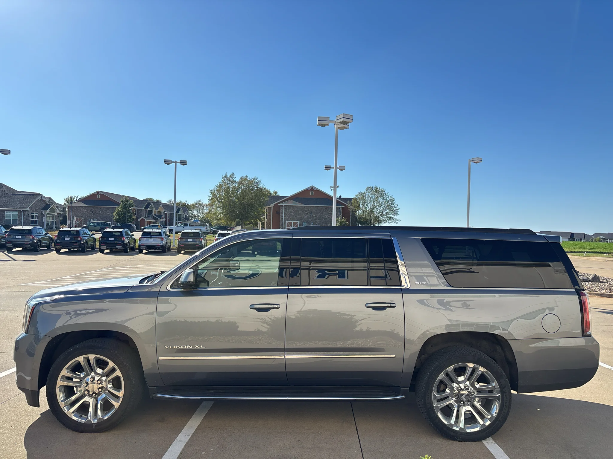 Used 2020 Satin Steel Metallic GMC SLT image 5